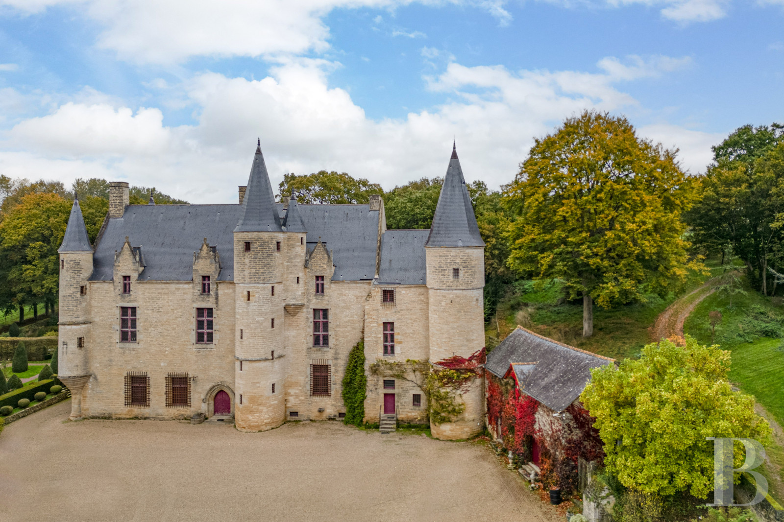 A medieval chateau and its romantic gardens in the heart of the Rance Regional Park, in the Côtes-d’Armor - photo  n°1